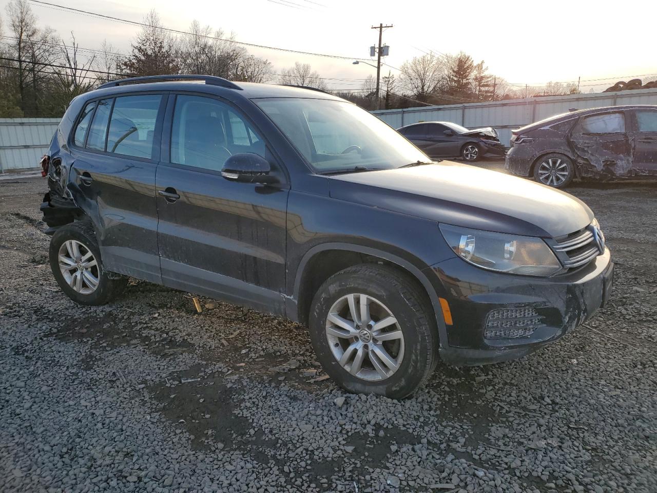 2017 Volkswagen Tiguan - Image 4