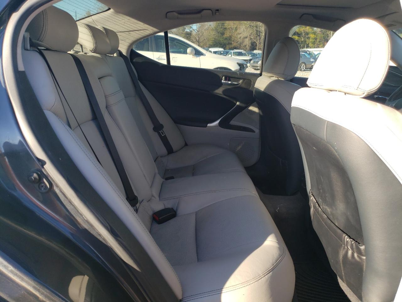 2011 Lexus IS - Image 10