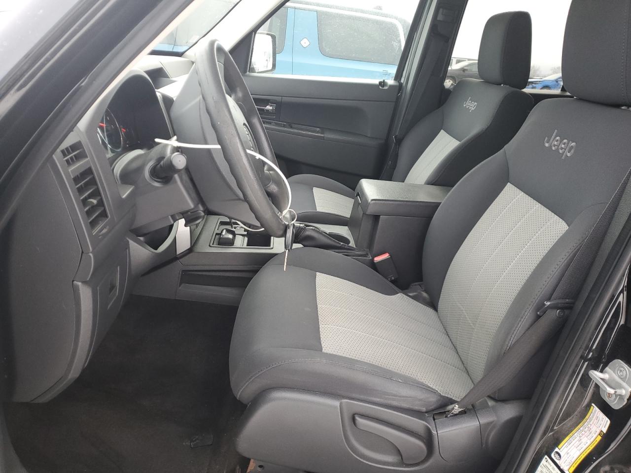2009 Jeep Liberty (North America) - Image 7