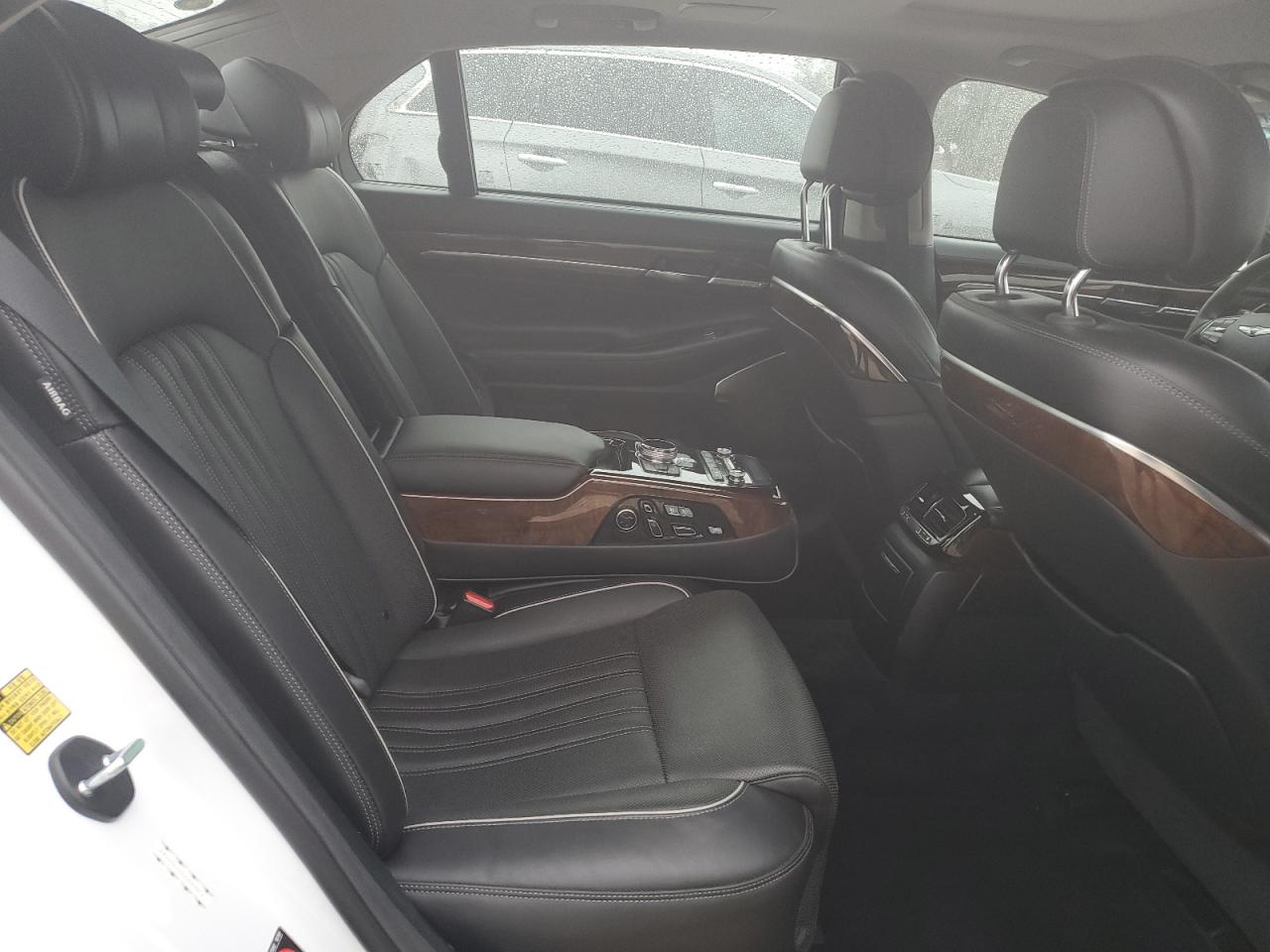 2017 Genesis G90 - Image 10