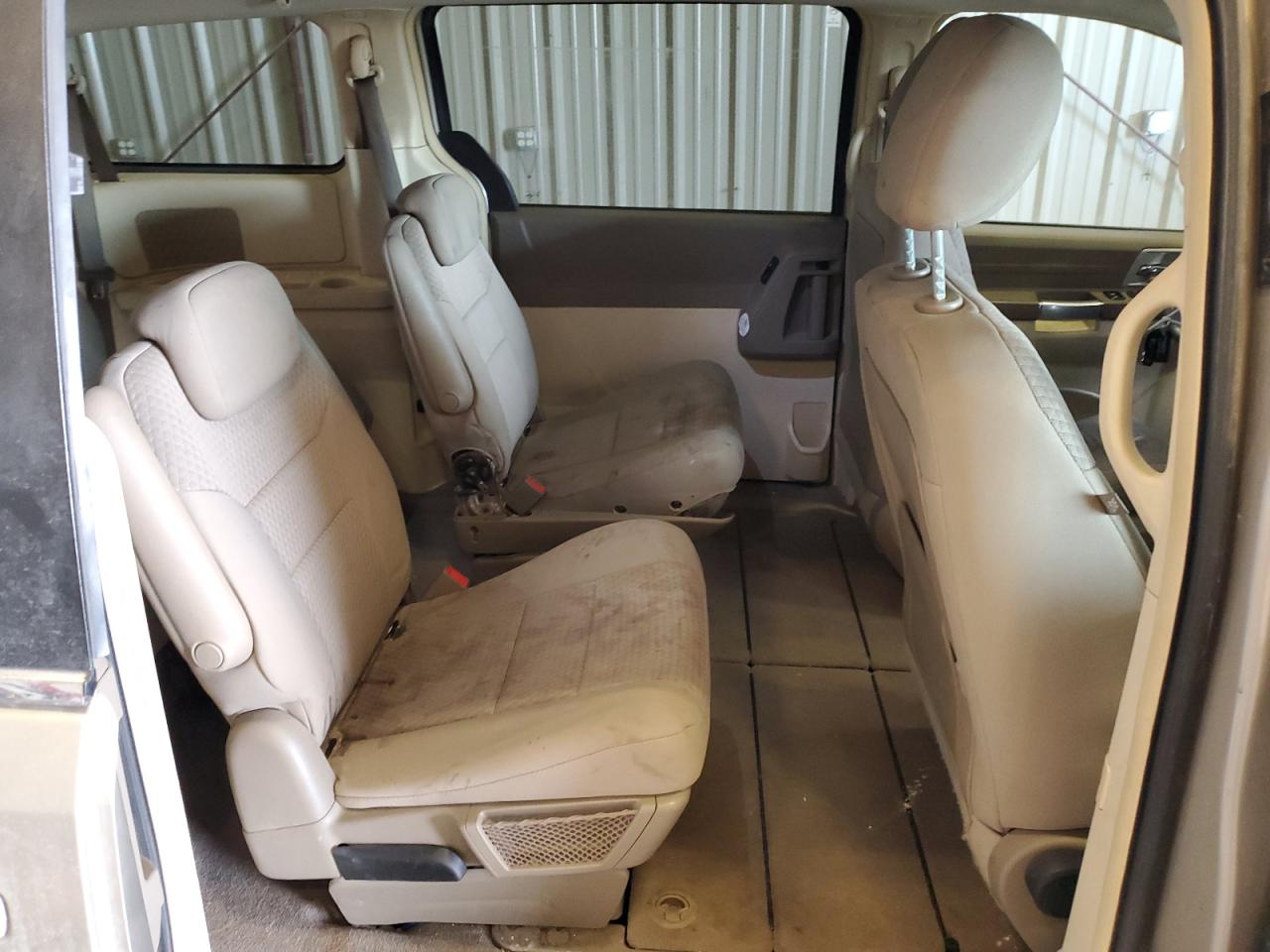 2008 Chrysler Town & Country - Image 11