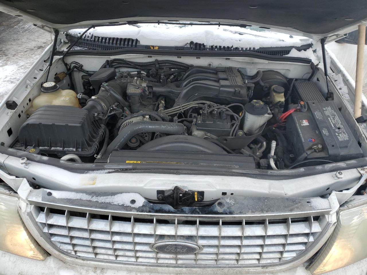 2004 Ford Explorer - Image 12