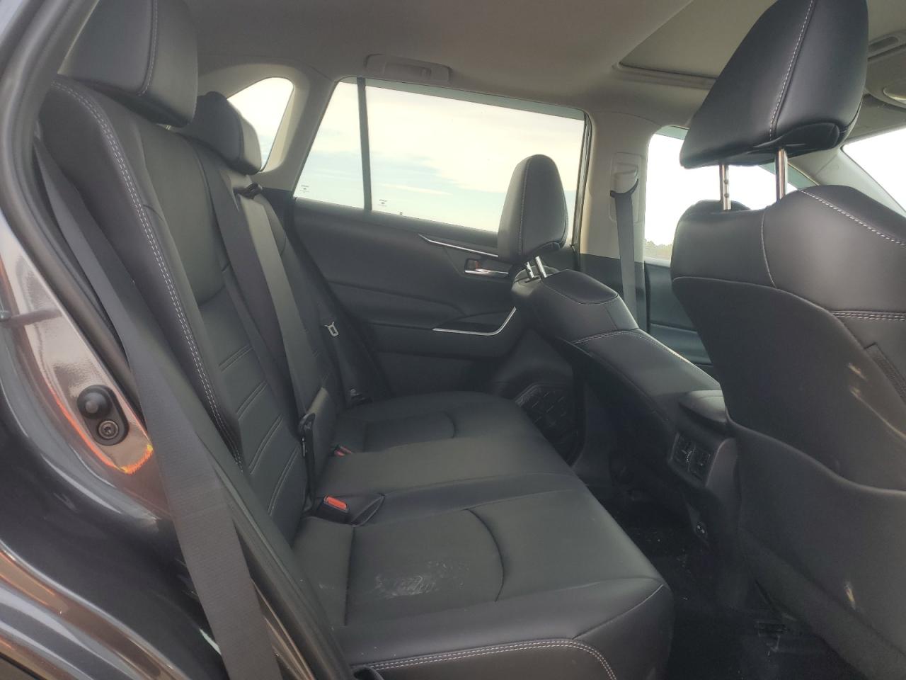 2024 Toyota RAV 4 - Image 11