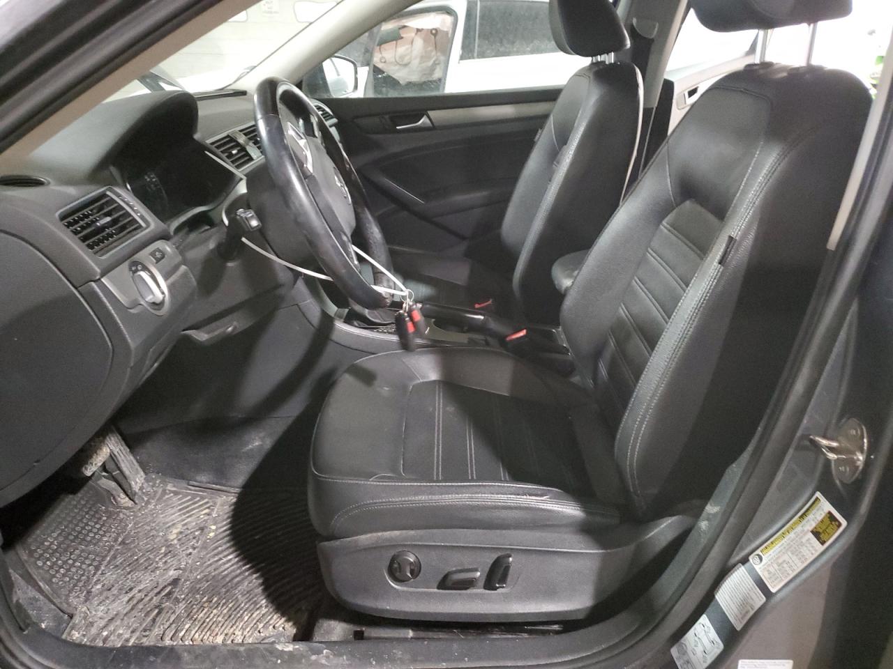 2015 Volkswagen Passat - Image 7