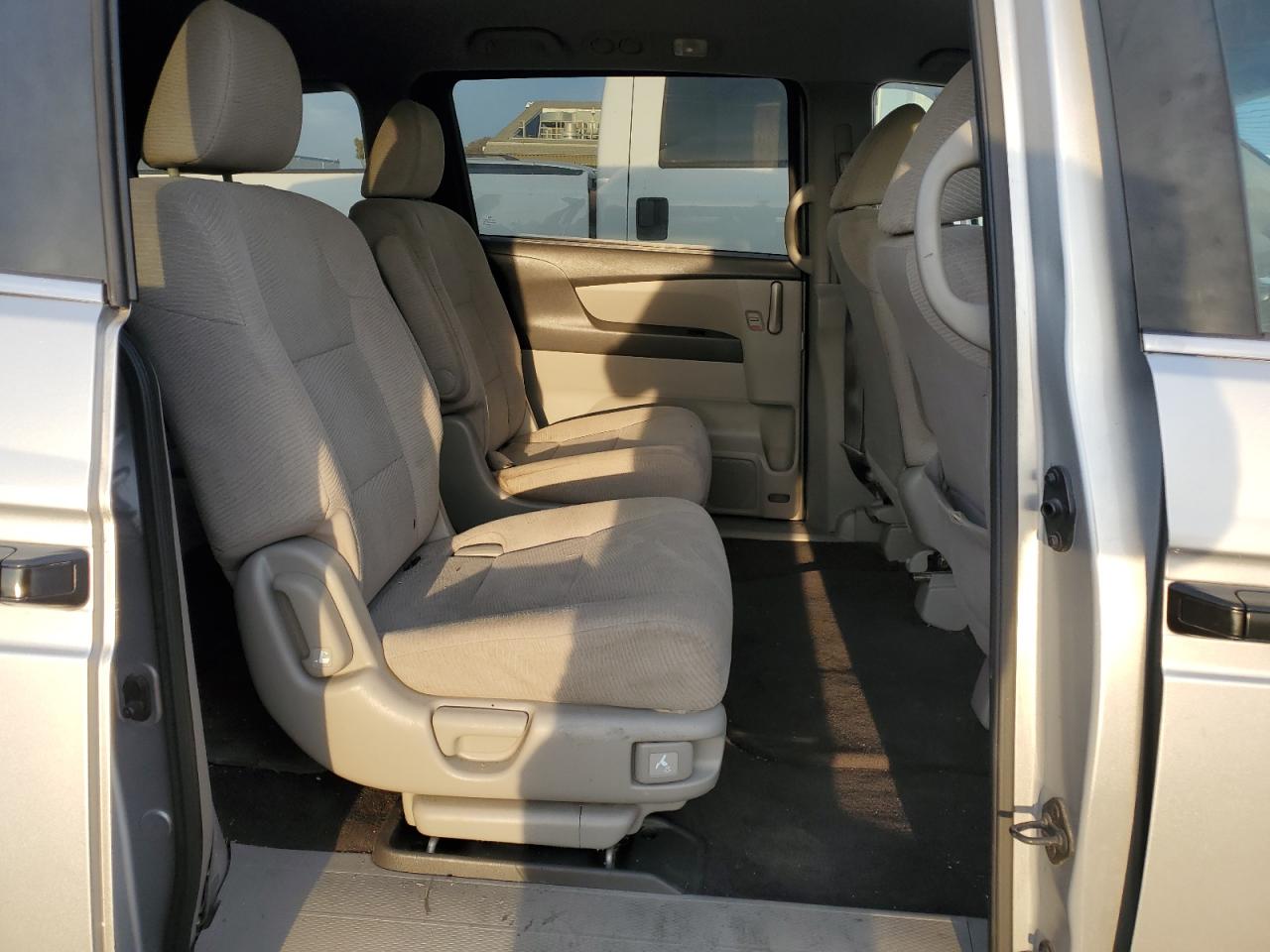 2012 Honda Odyssey - Image 11