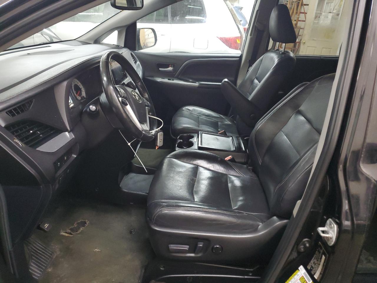 2016 Toyota Sienna - Image 7