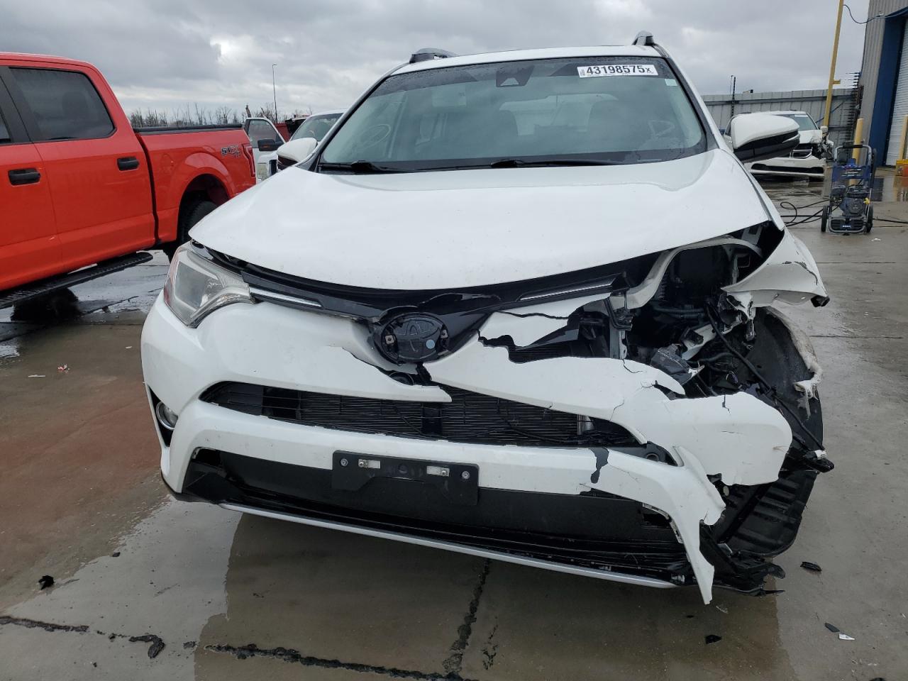 2017 Toyota RAV 4 - Image 5