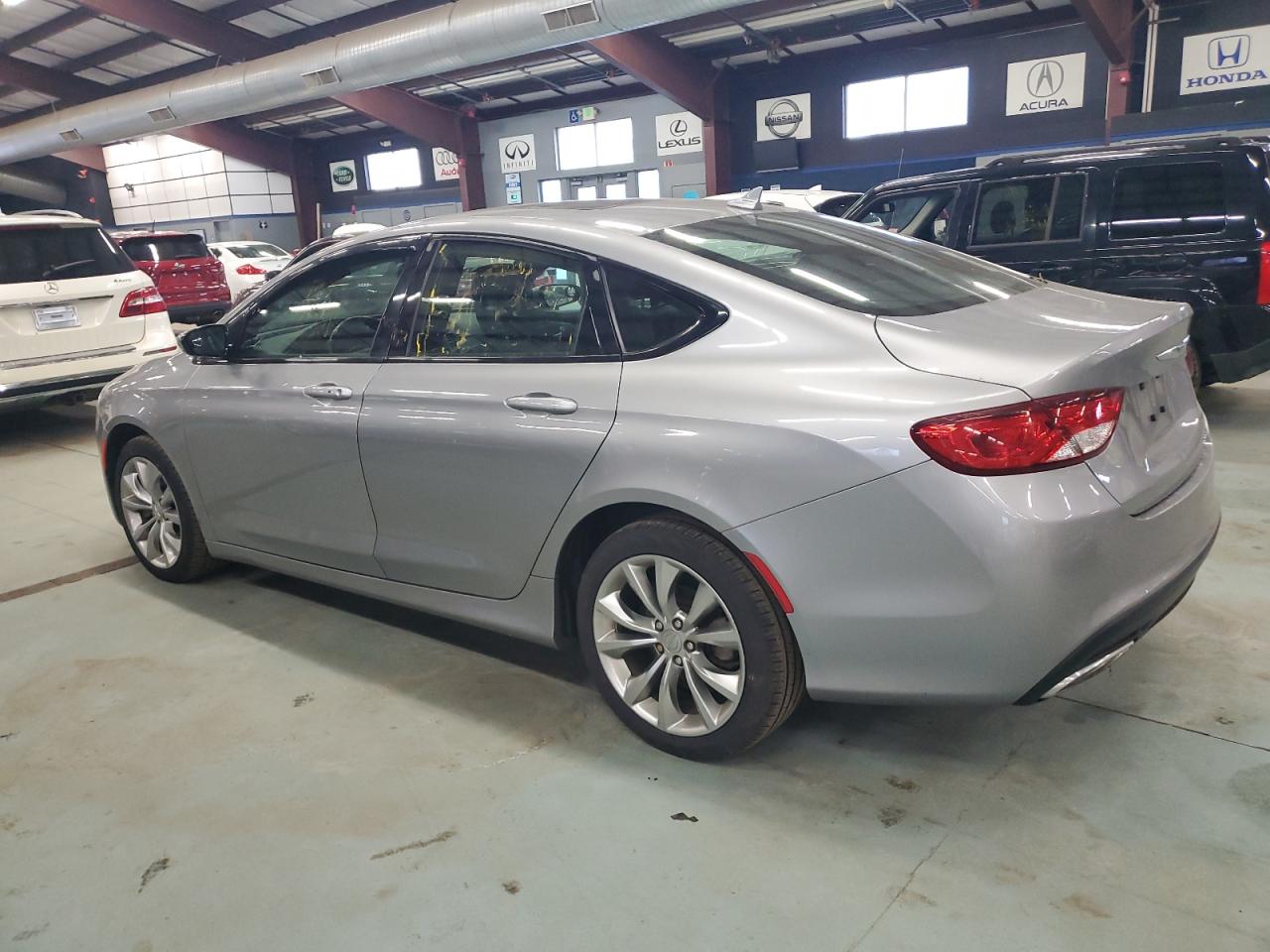 2015 Chrysler 200 - Image 2