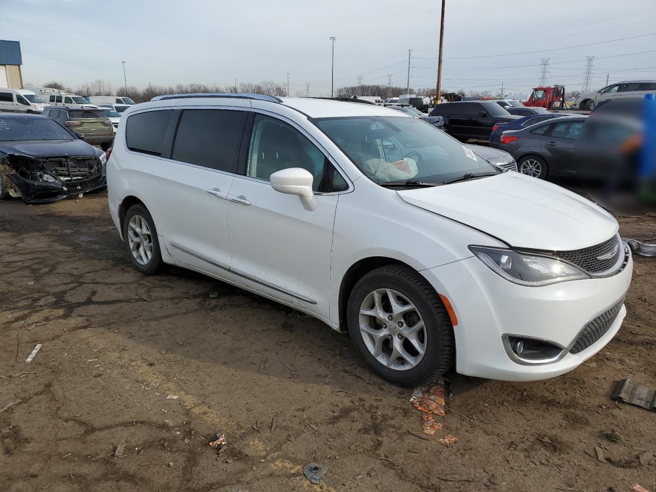 2018 Chrysler Pacifica - Image 4