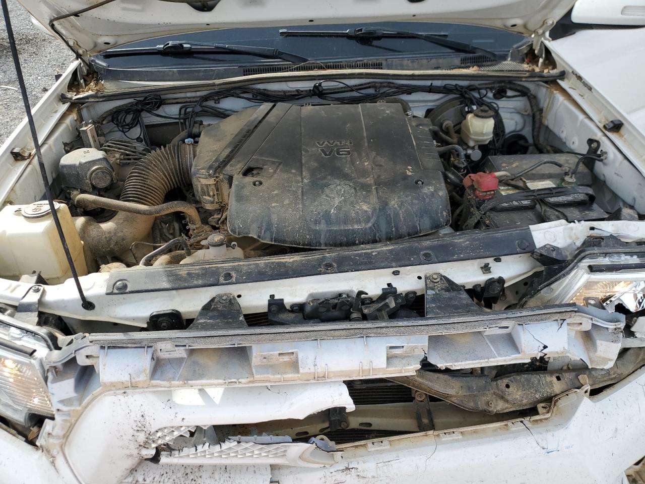 2015 Toyota Tacoma - Image 12