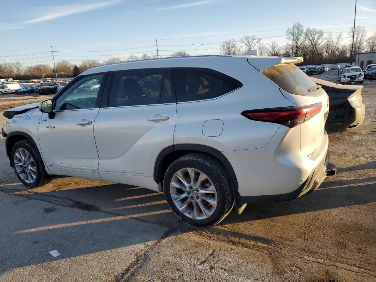 2021 Toyota Highlander - Image 2
