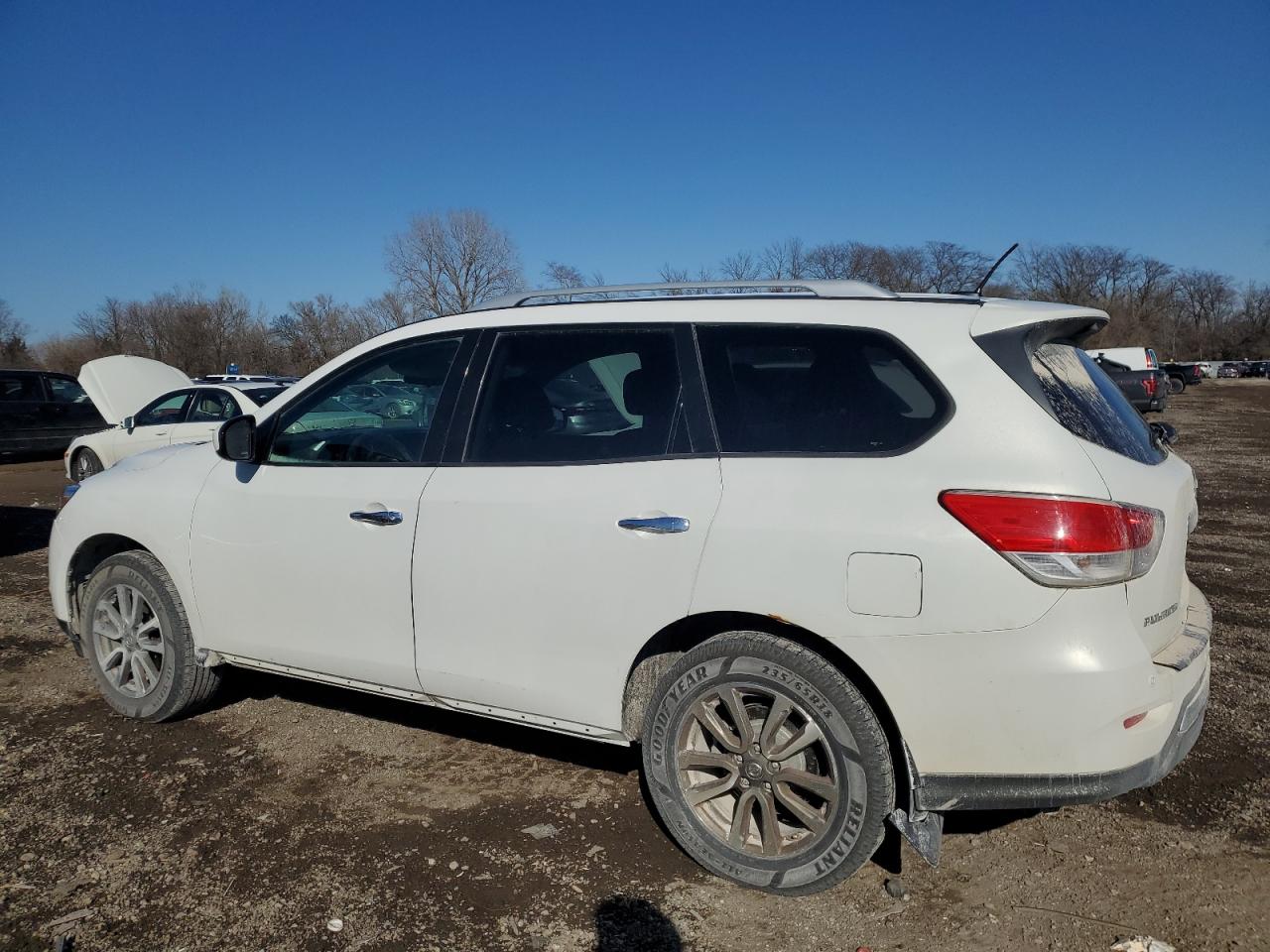 2013 Nissan Pathfinder - Image 2