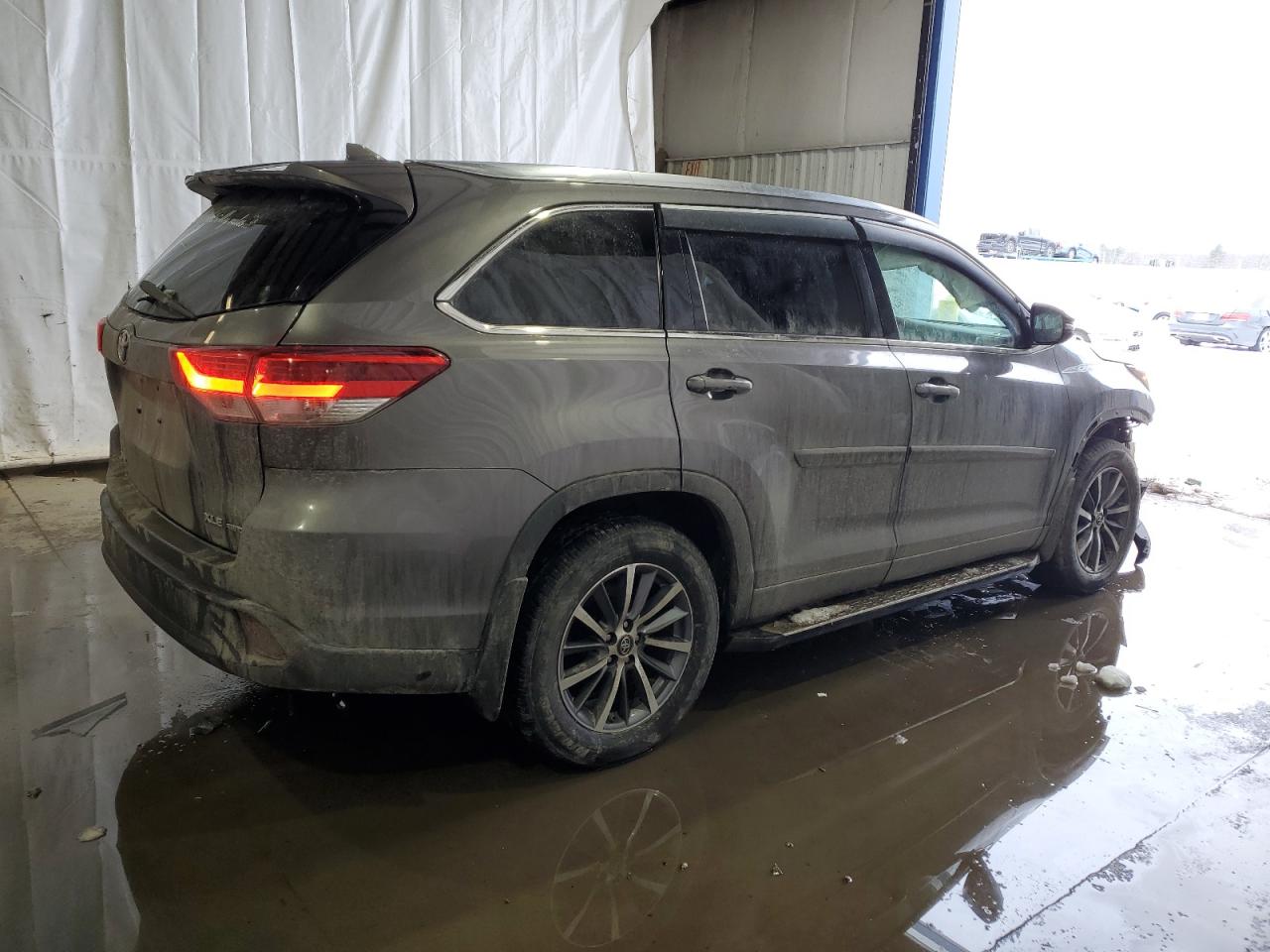 2018 Toyota Highlander - Image 3