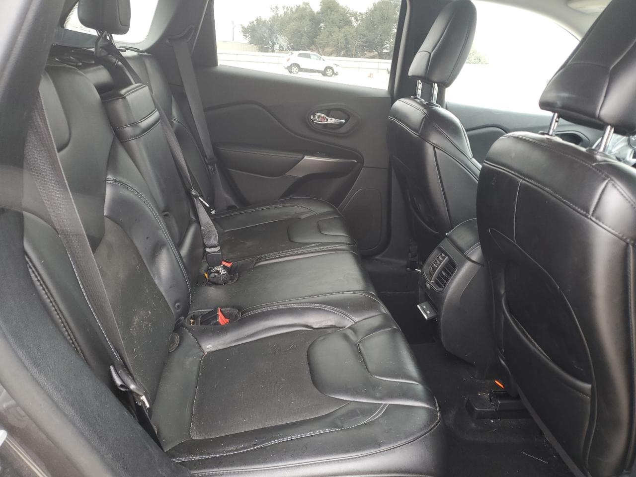 2019 Jeep Grand Cherokee - Image 11