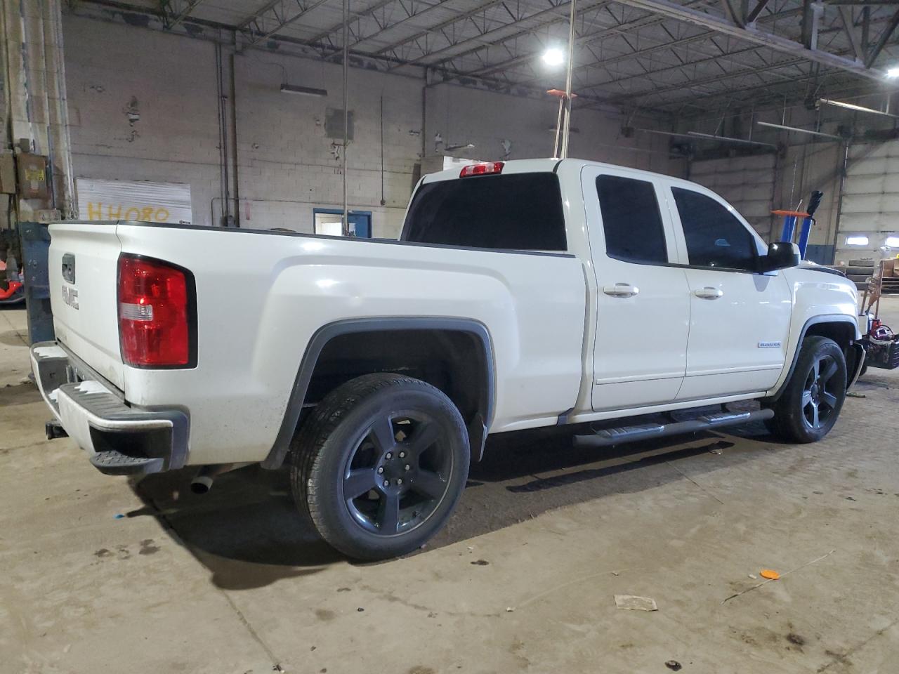 2017 GMC Sierra - Image 3