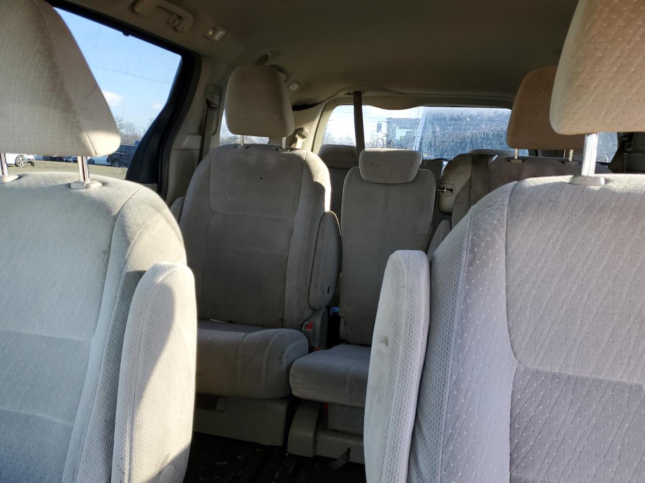 2015 Toyota Sienna - Image 10