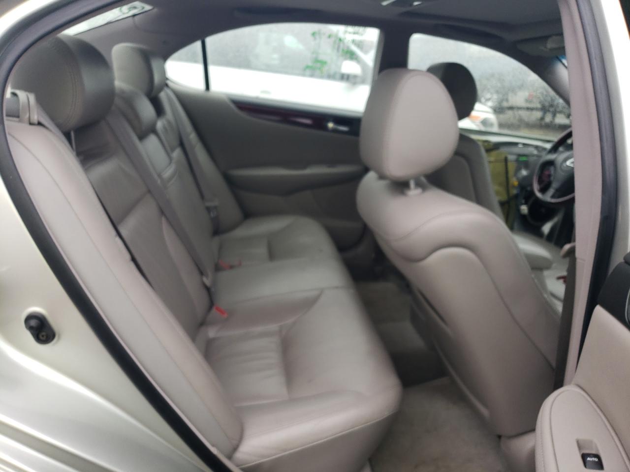 2003 Lexus ES - Image 10
