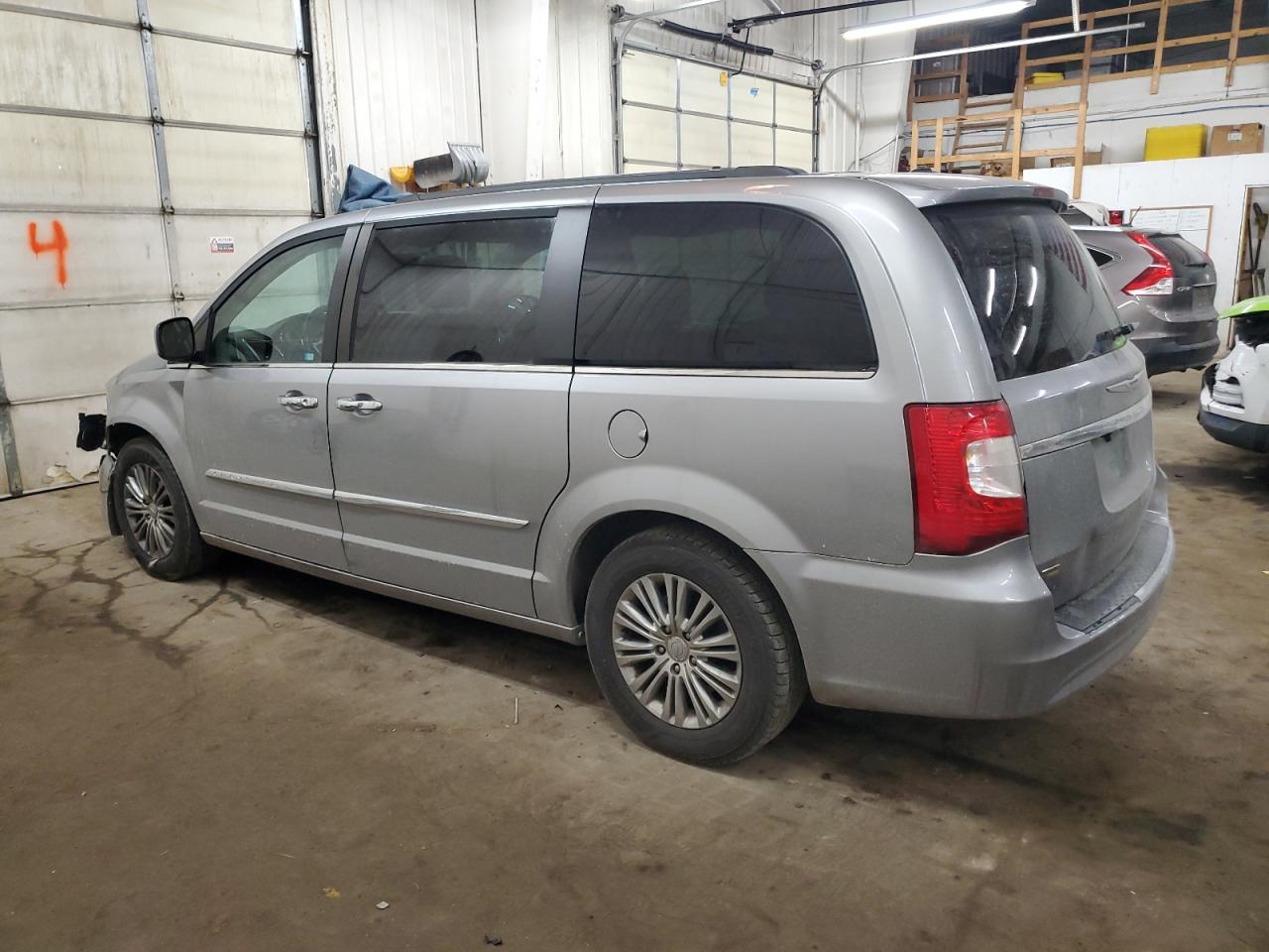 2016 Chrysler Town & Country - Image 2
