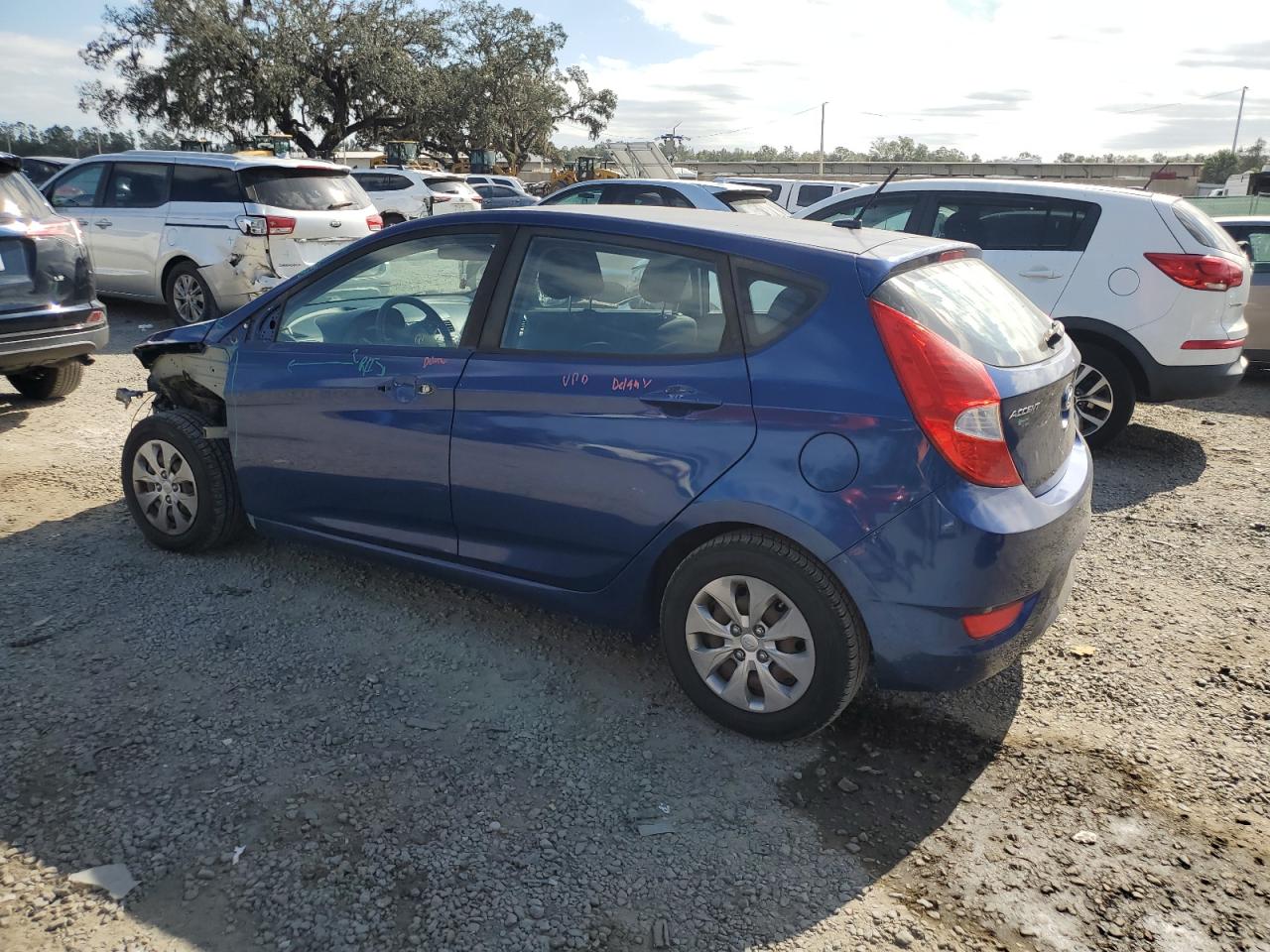 KMHCT5AE0HU320740 2017 HYUNDAI ACCENT - Image 2