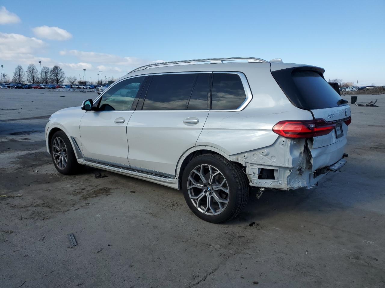 2021 BMW X7 - Image 2
