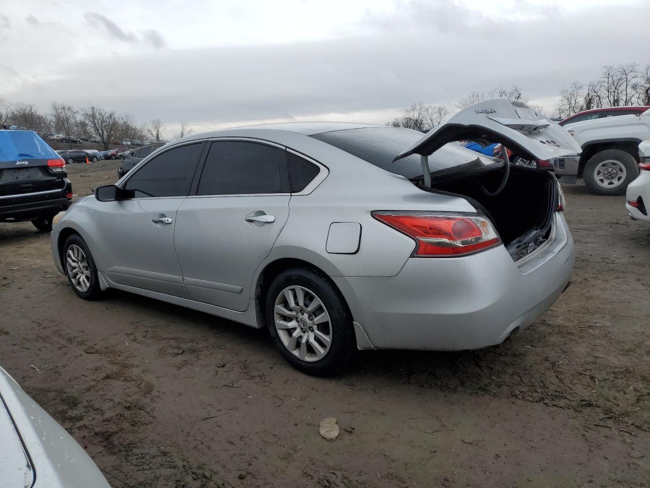 2015 Nissan Altima - Image 2