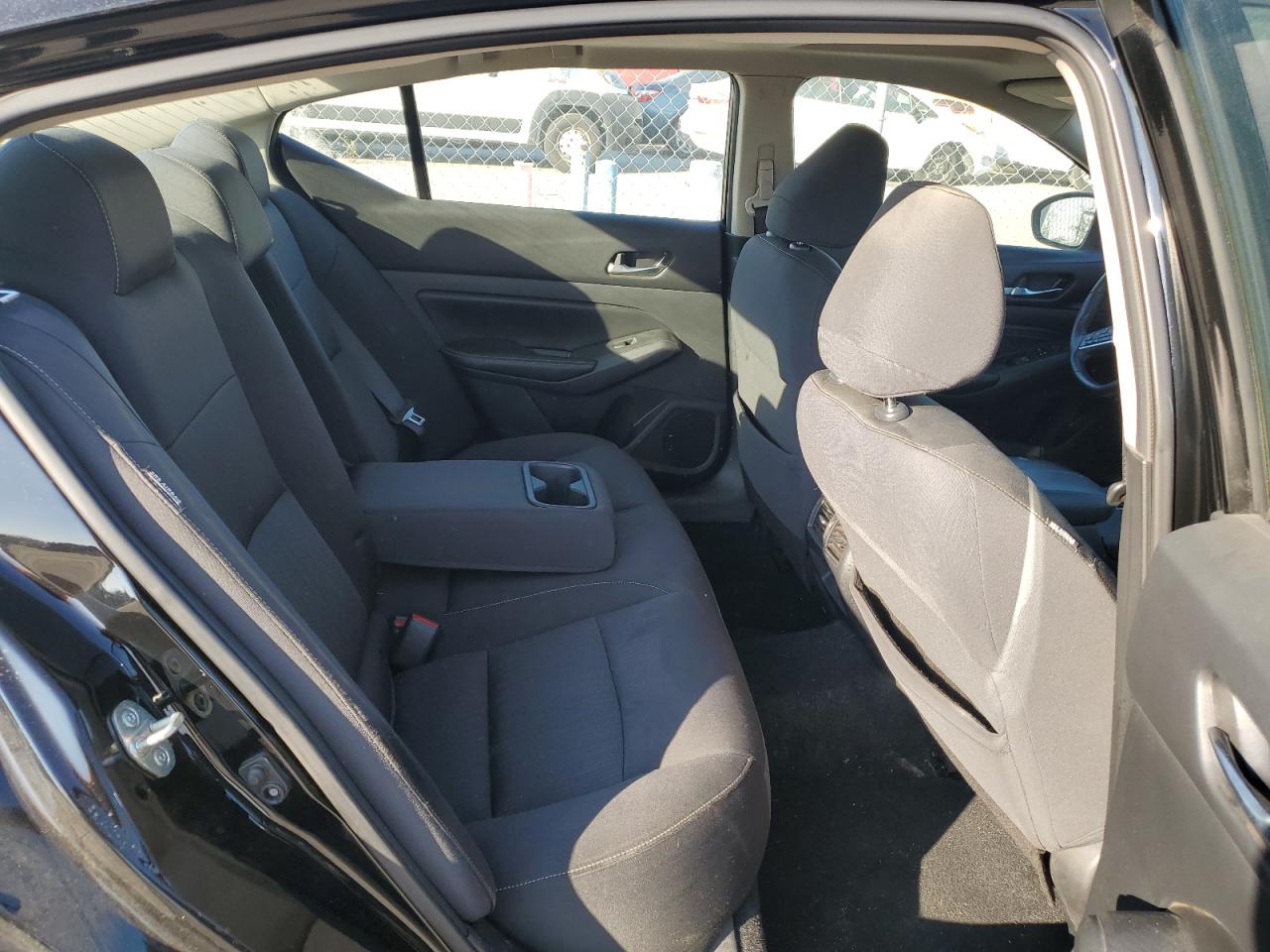 2019 Nissan Altima - Image 10