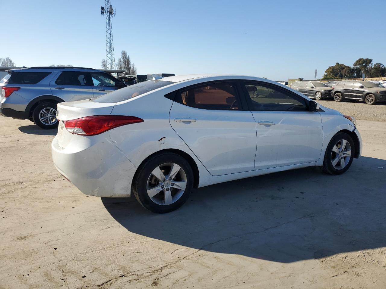 2013 Hyundai Elantra - Image 3