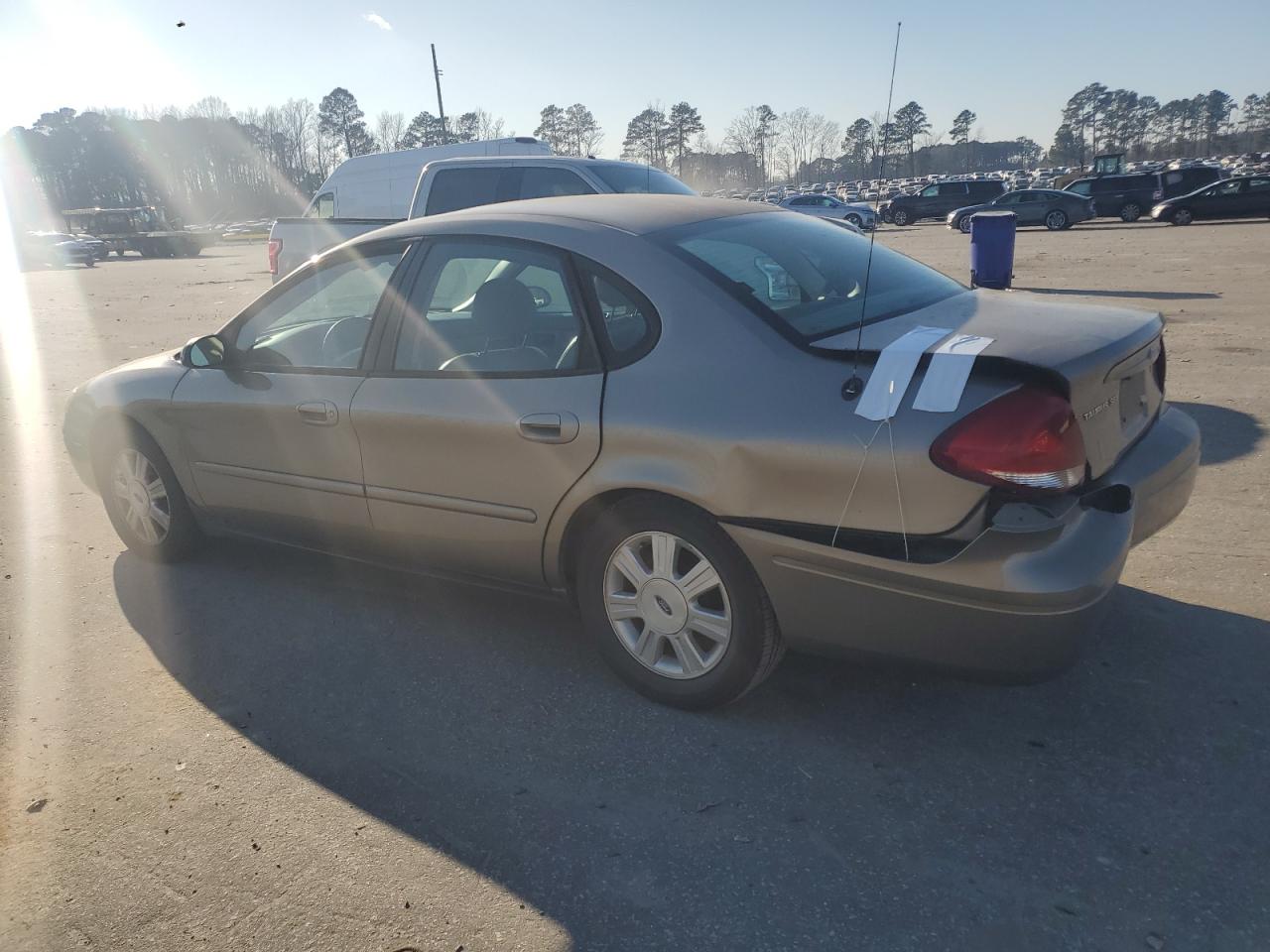 2005 Ford Taurus - Image 2