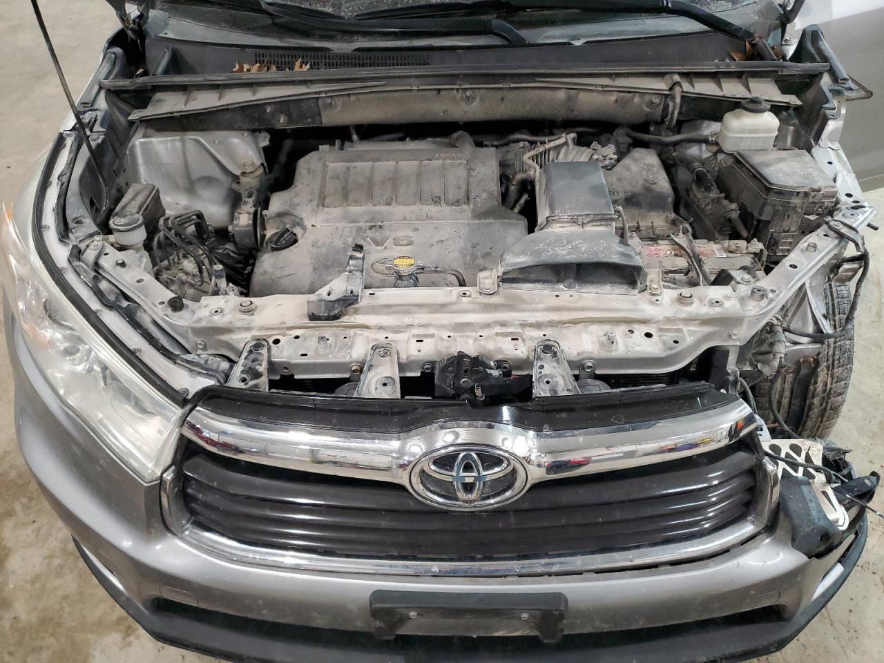 2014 Toyota Highlander - Image 12