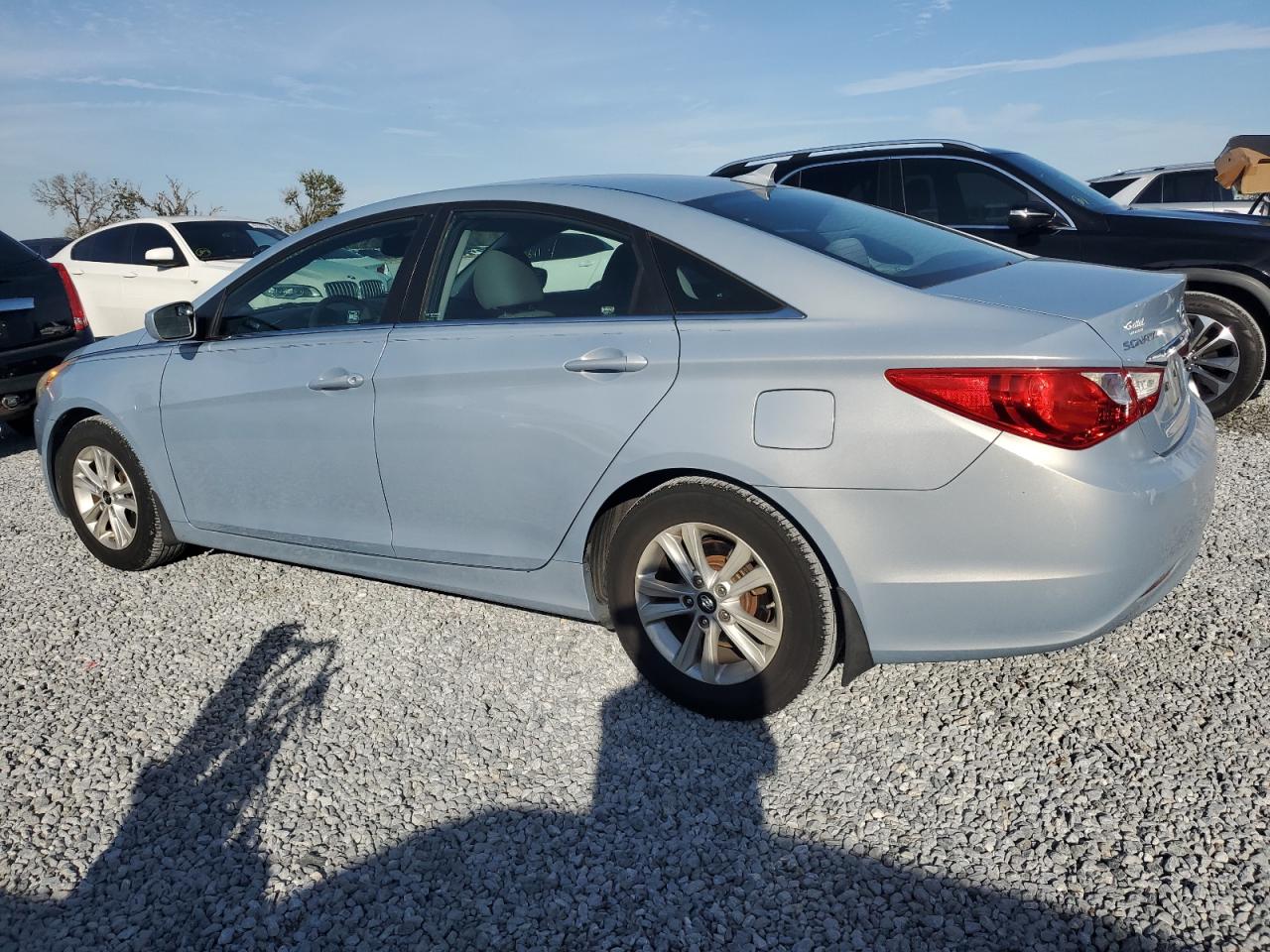 2011 Hyundai Sonata - Image 2