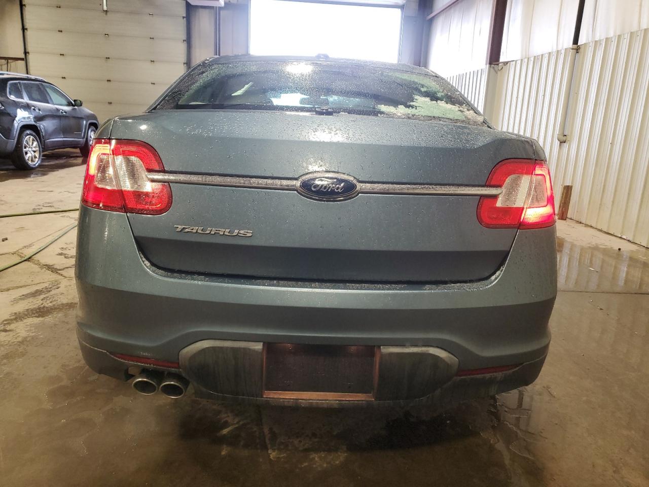 2010 Ford Taurus - Image 6