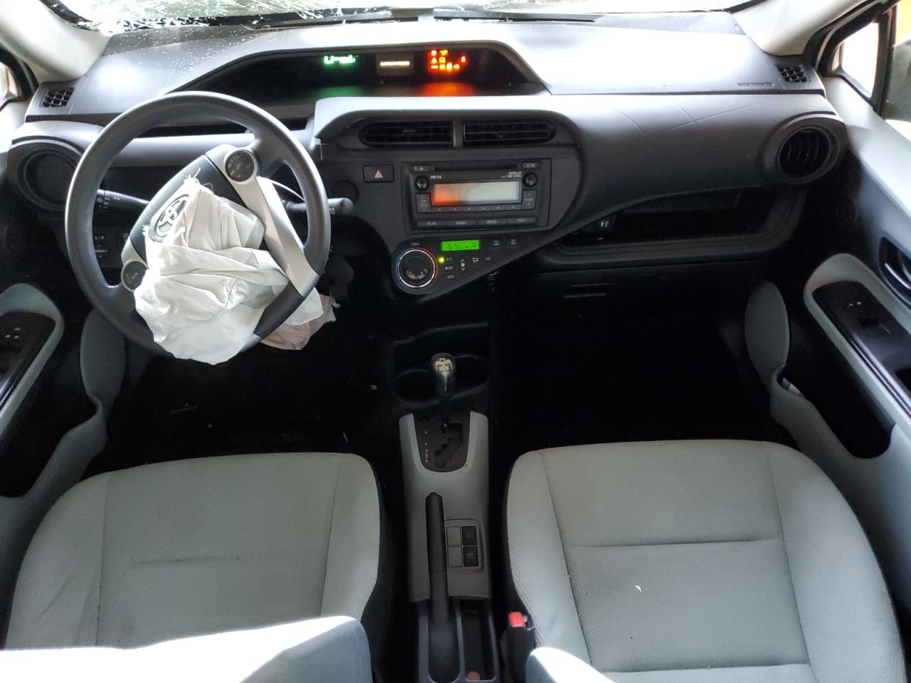 2013 Toyota Prius - Image 8