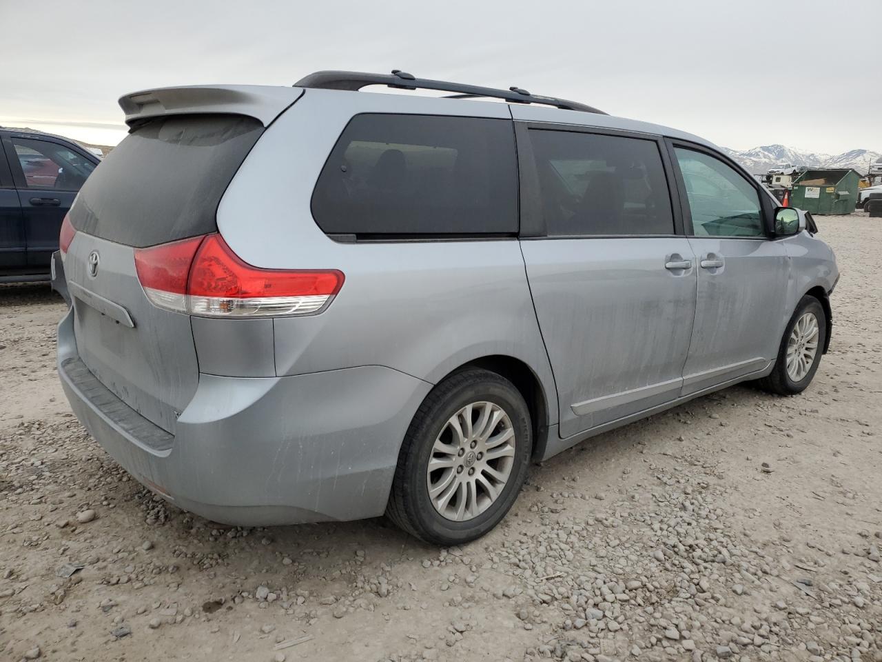 2011 Toyota Sienna - Image 3