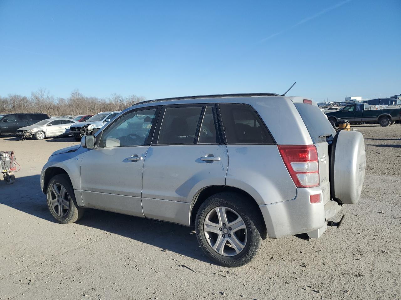 2007 Suzuki Grand Vitara - Image 2