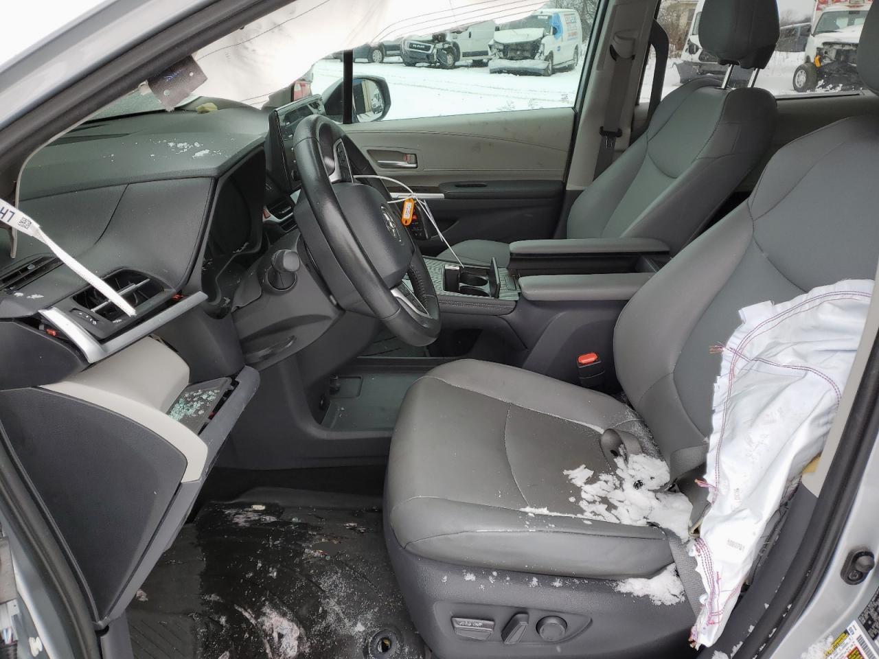 2021 Toyota Sienna - Image 7