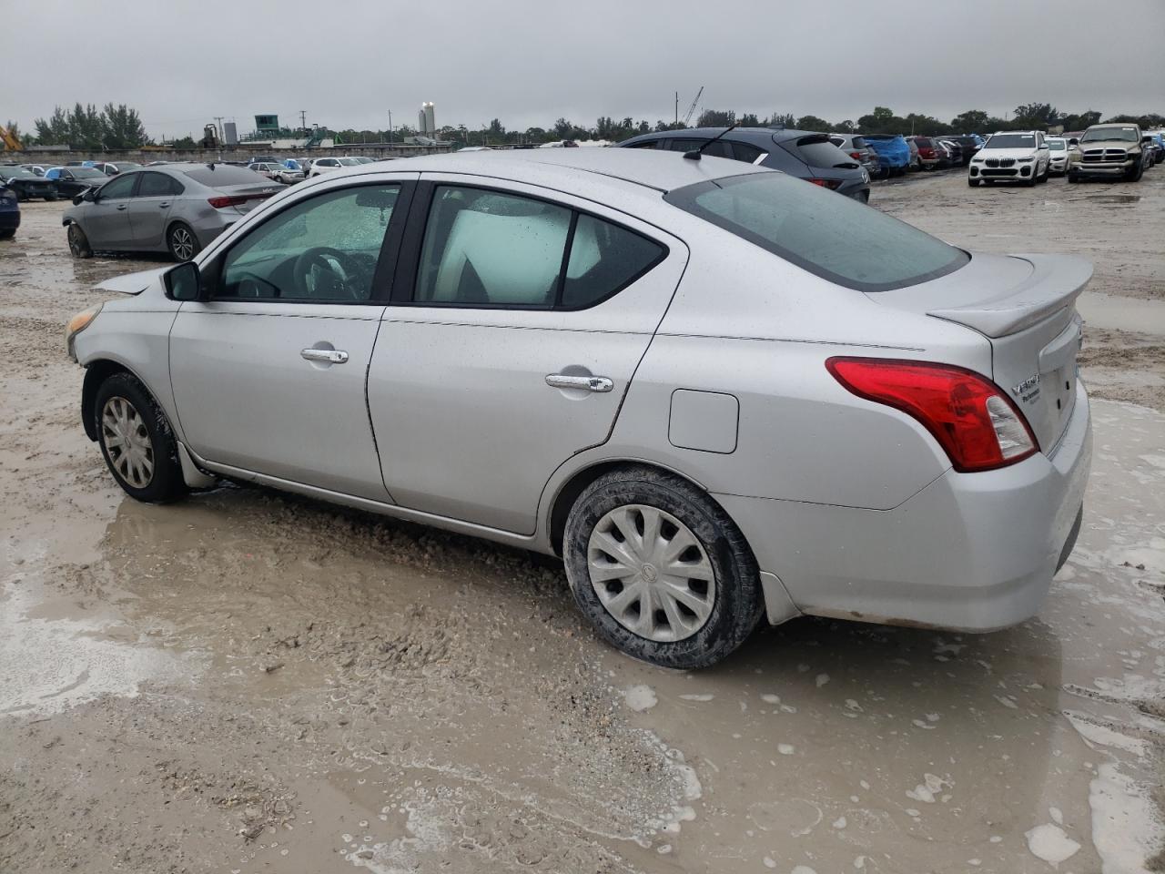 2016 Nissan Versa - Image 2