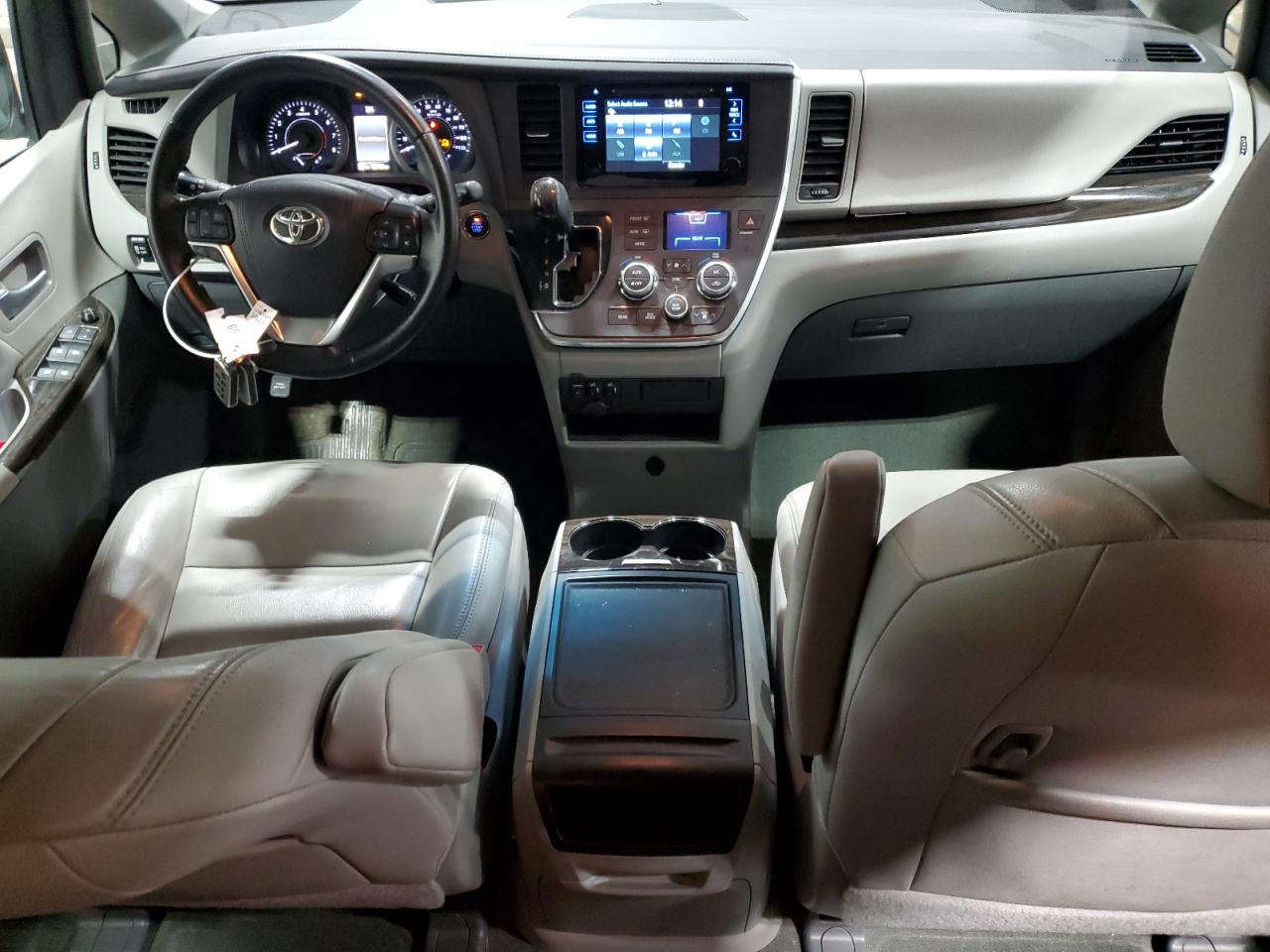 2015 Toyota Sienna - Image 8
