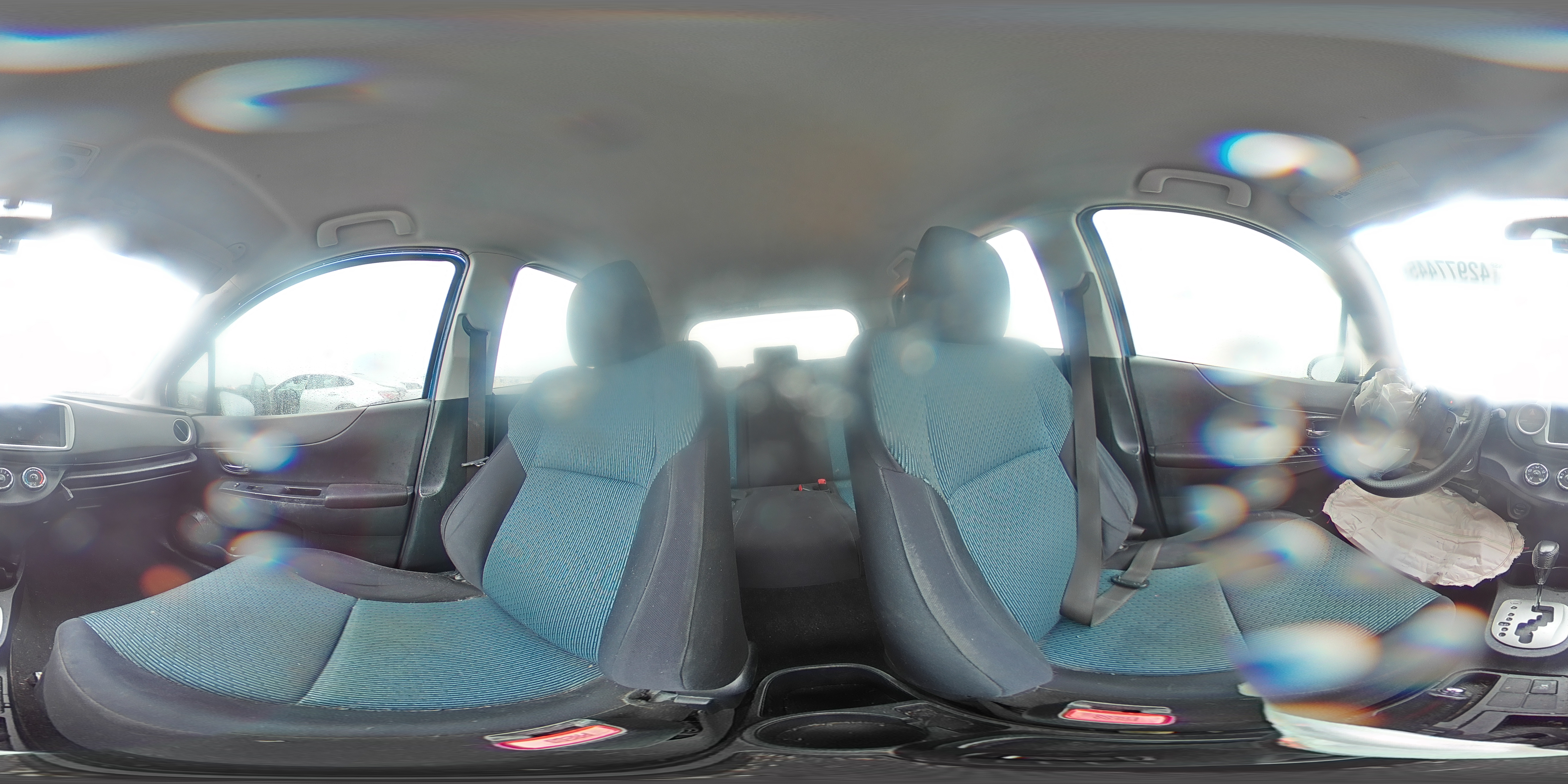 2013 Toyota Yaris - Image 12