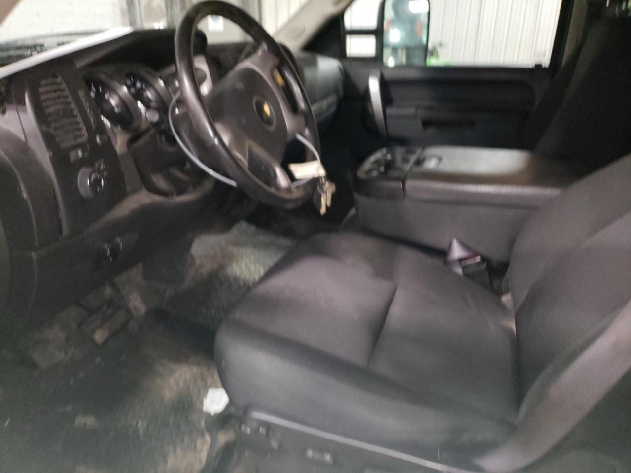 2013 Chevrolet Silverado - Image 7