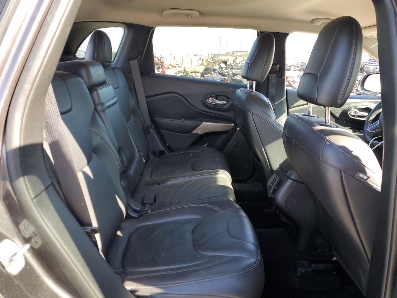 2017 Jeep Grand Cherokee - Image 12