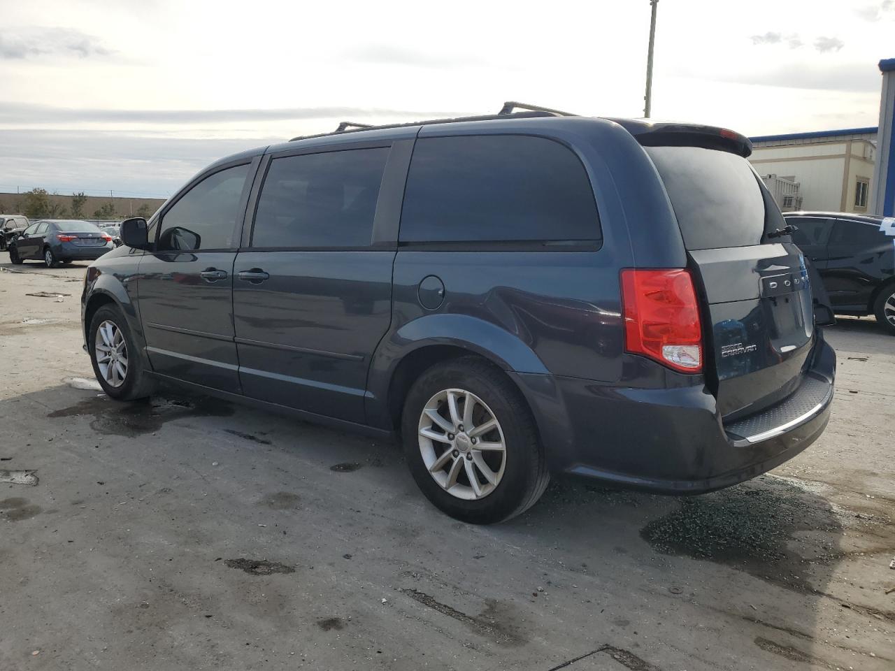 2014 Dodge Caravan - Image 2