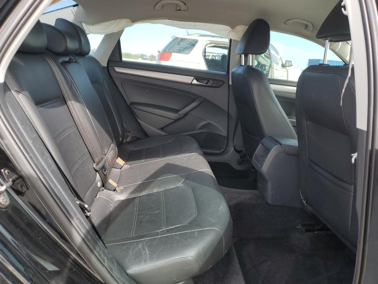 2015 Volkswagen Passat - Image 10