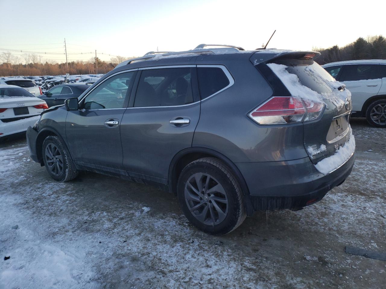 2016 Nissan Rogue - Image 2