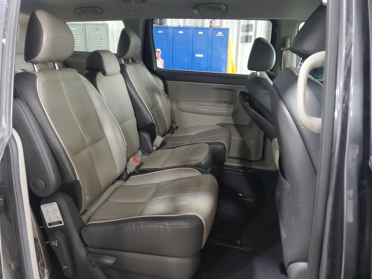 2016 Kia Sedona - Image 11
