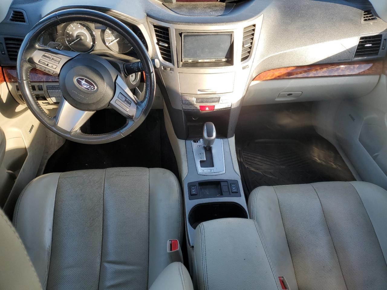 2010 Subaru Outback - Image 8