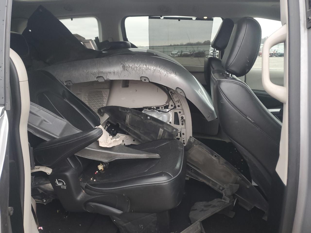 2018 Chrysler Pacifica - Image 10