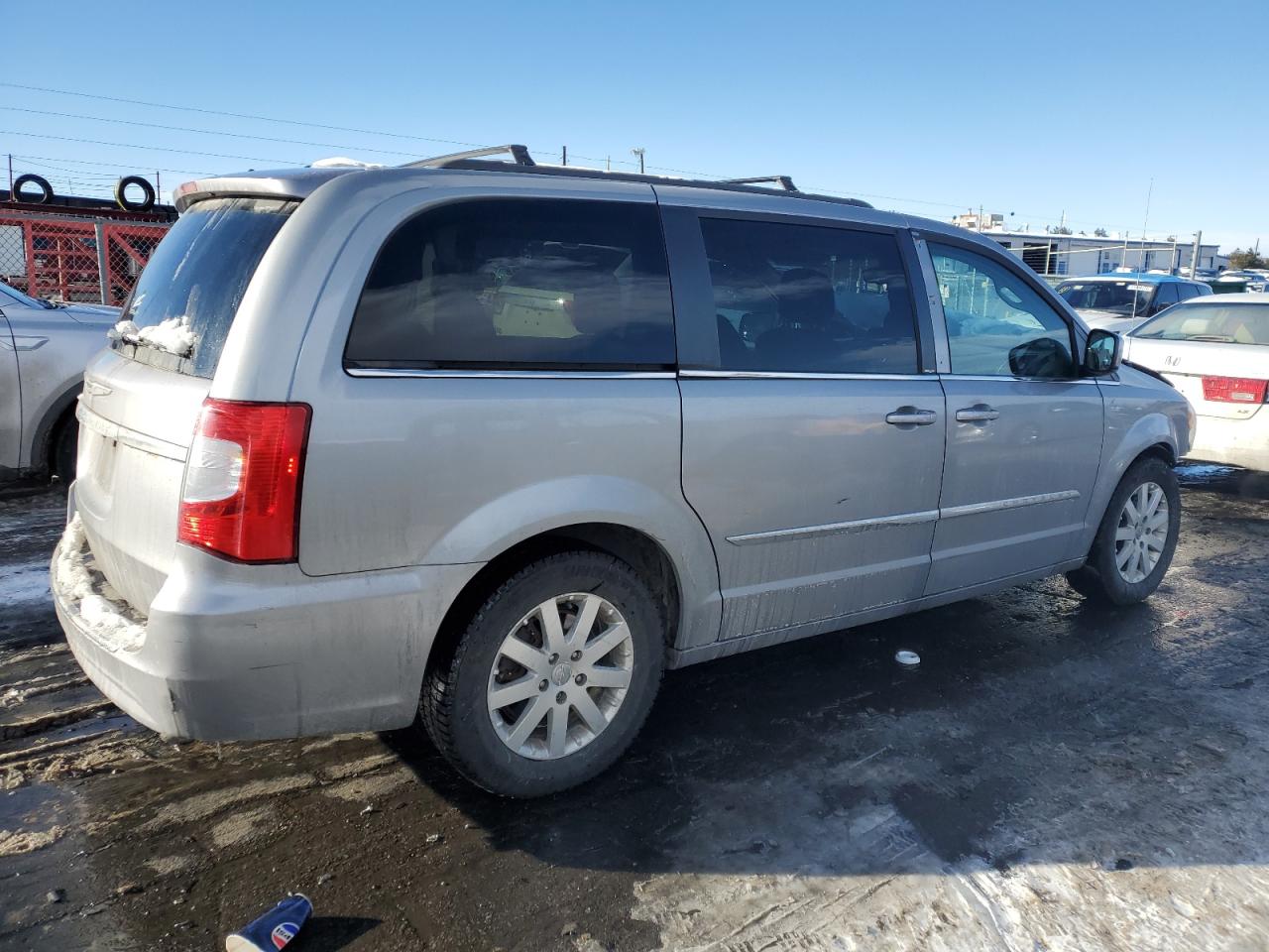 2014 Chrysler Town & Country - Image 3