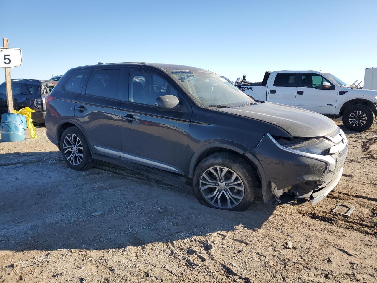 2017 Mitsubishi Outlander - Image 4