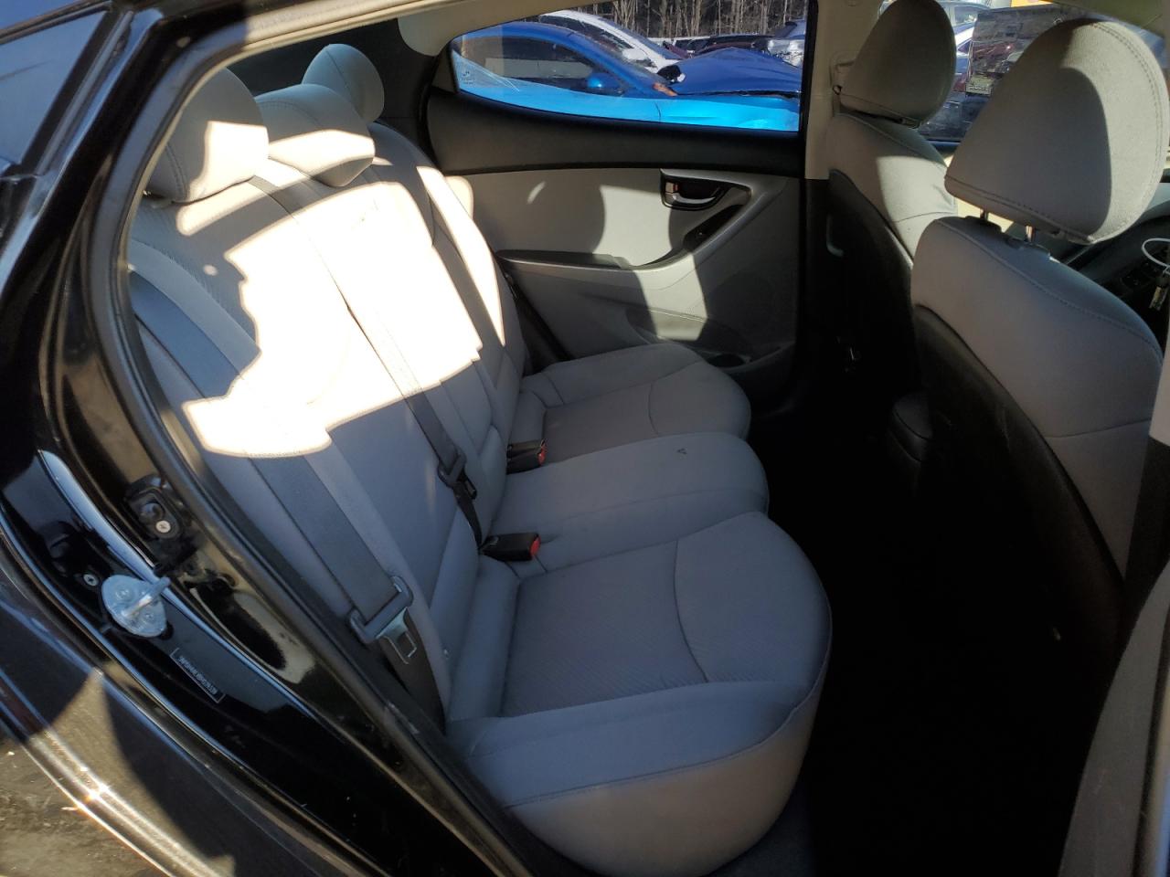 2011 Hyundai Elantra - Image 10
