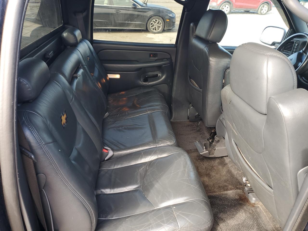 2002 Chevrolet Avalanche - Image 10